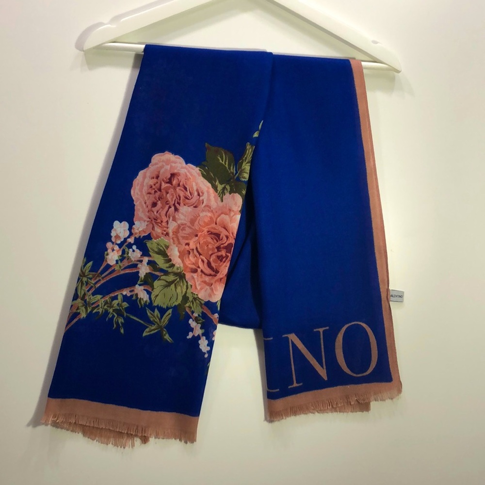 Woman wool flower scarf - Picture 4 of 5